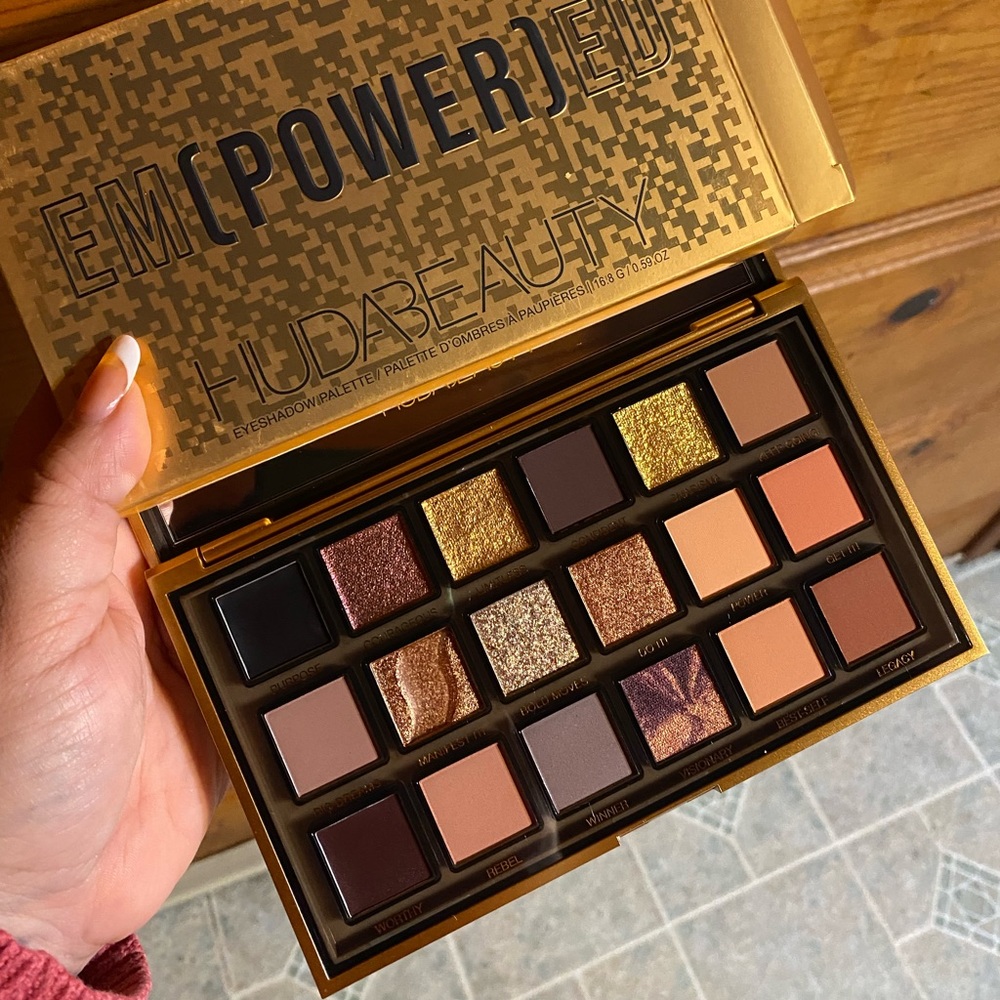 Huda Beauty Empowered Palette